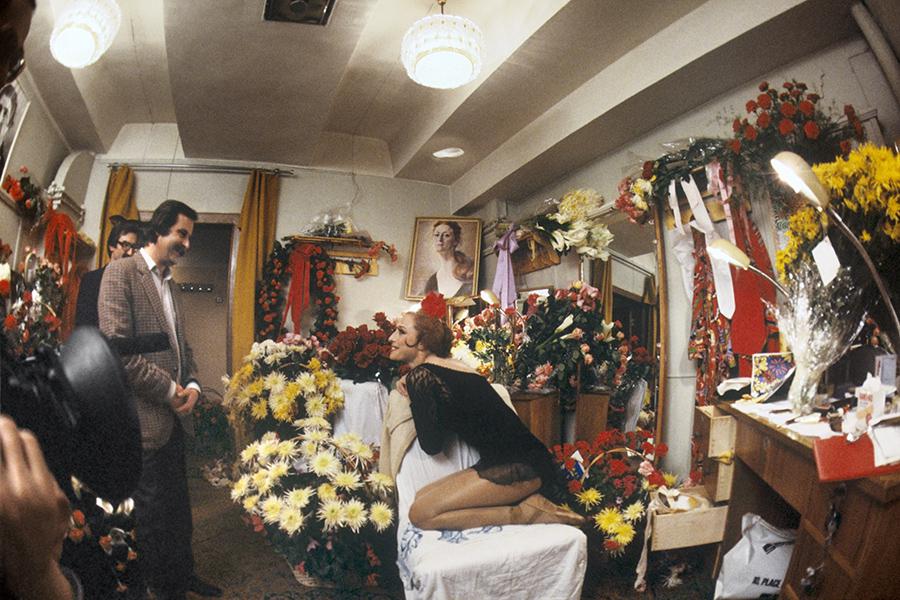 Майя Плисецкая в гримерке Большого театра после творческого вечера, посвященному 60-летнему юбилею балерины, 1985 год