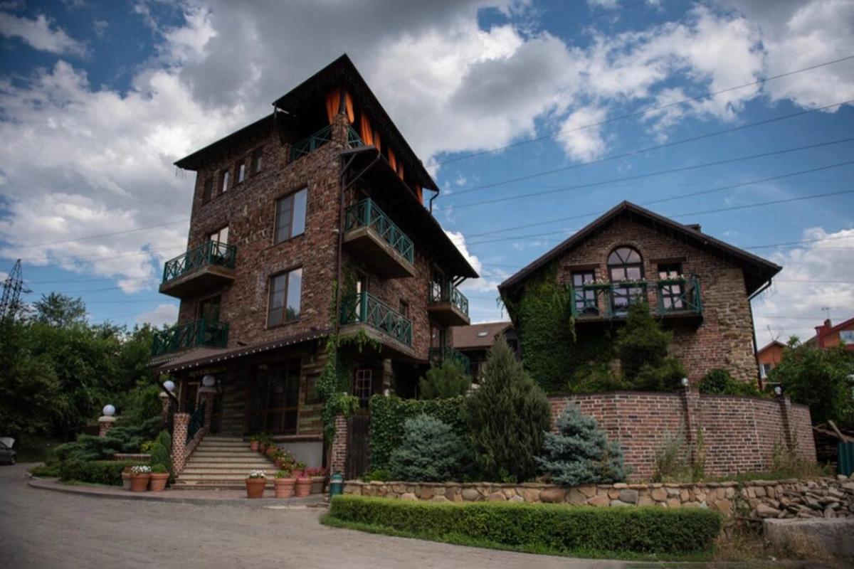 Rassl Country Home (Рассл Кантри Хоум)