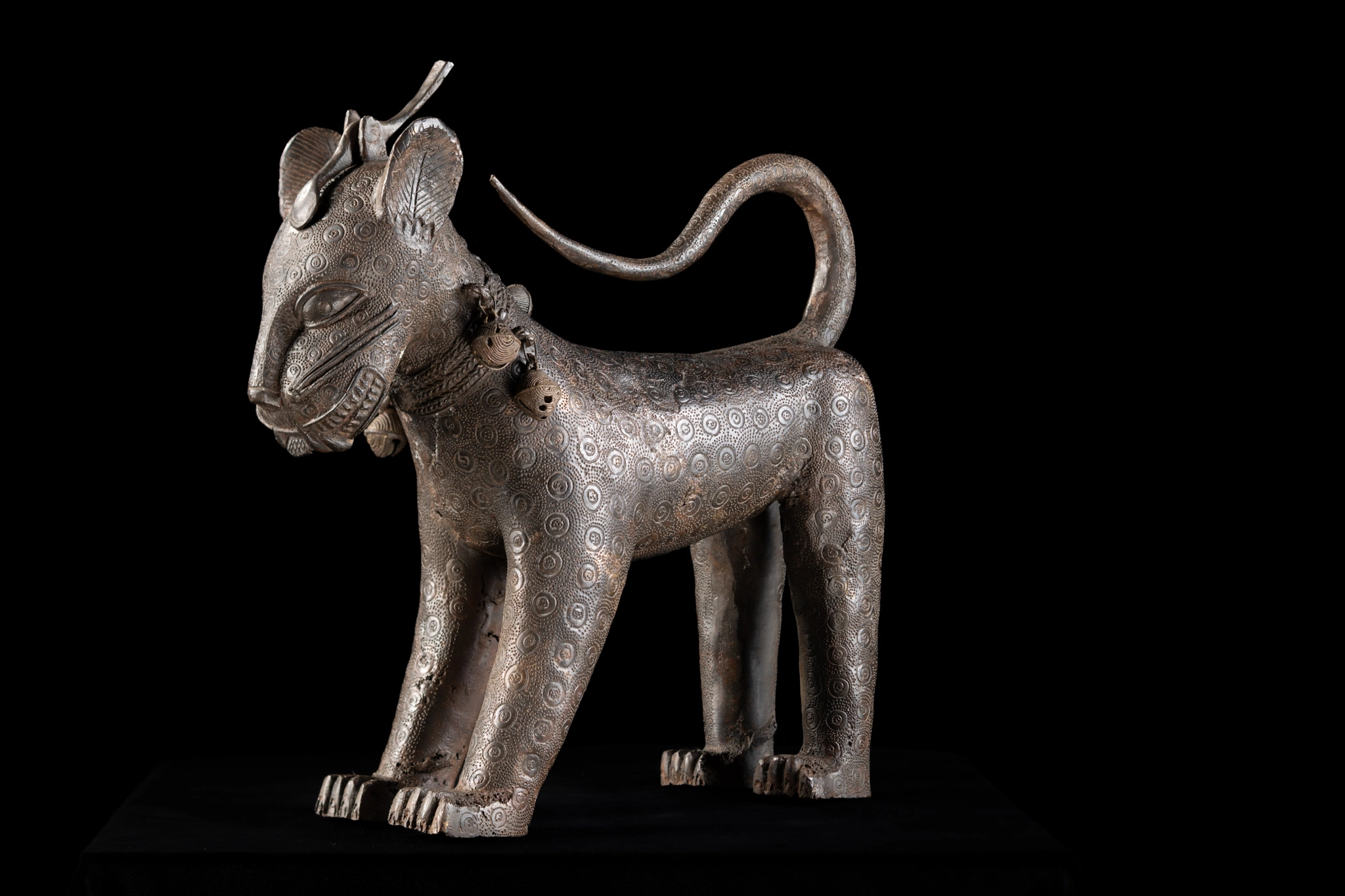 Ритуальный сосуд в виде леопарда. Бронза. Эдо (бини), Великий Бенин, XVI–XIX вв. Нигерия