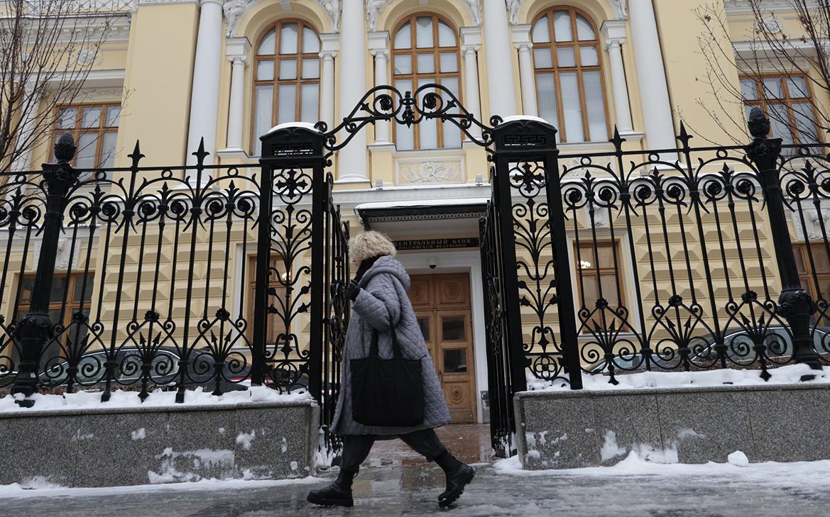 Банк России вдвое сократит продажи валюты без учета бюджетного правила