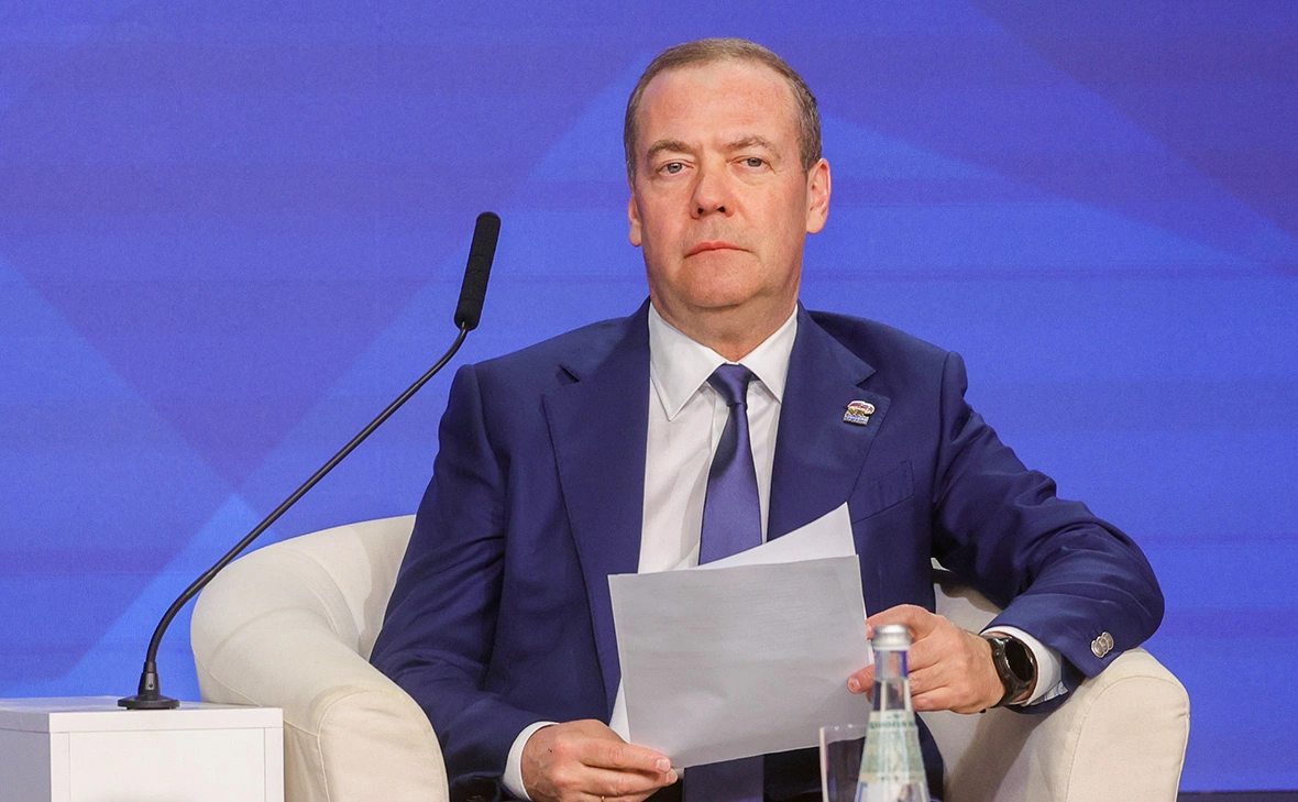 Медведев прокомментировал возможное размещение иностранных войск на Украине