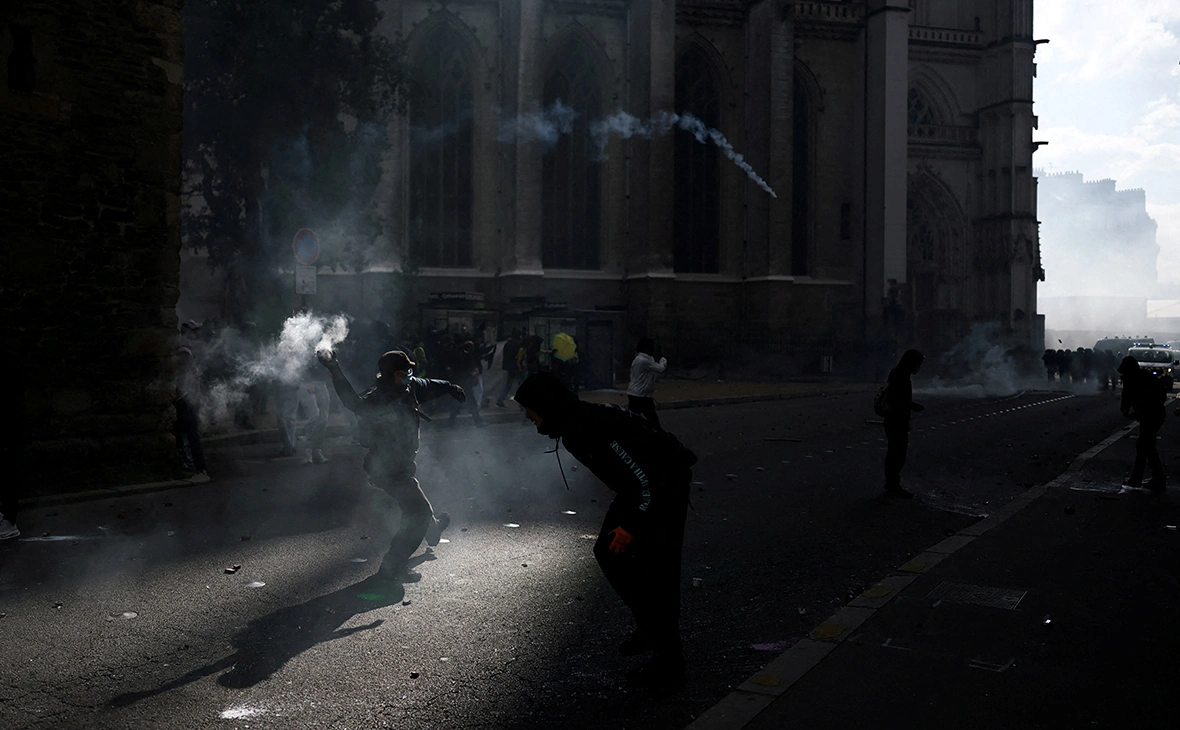 Stephane Mahe / Reuters