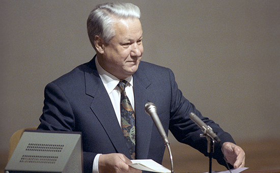 Президент России Борис Ельцин во время заседания Верховного Совета РСФСР. Декабрь 1991 года



