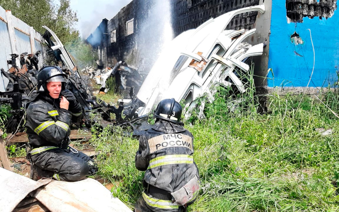 В хабаровском автосервисе произошел пожар площадью 1 тыс. кв. м