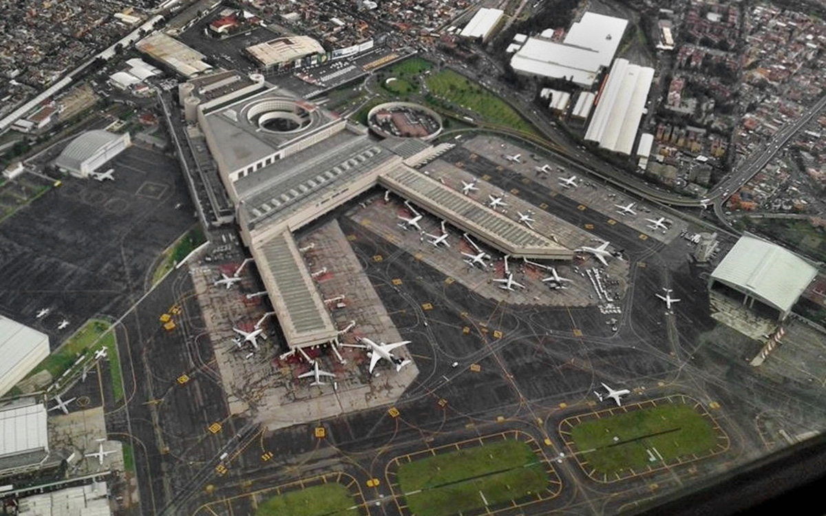 Международный аэропорт имени Бенито Хуареса в Мехико (Мексика)