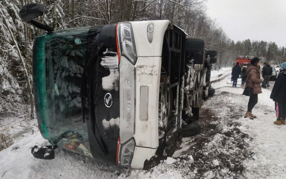 В Карелии перевернулся автобус со студентами из Севастополя — РБК