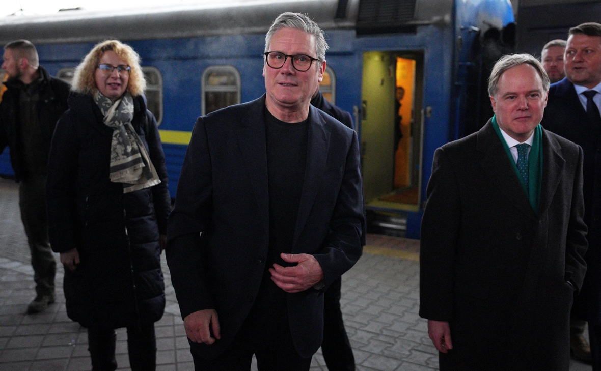 Carl Court / Reuters