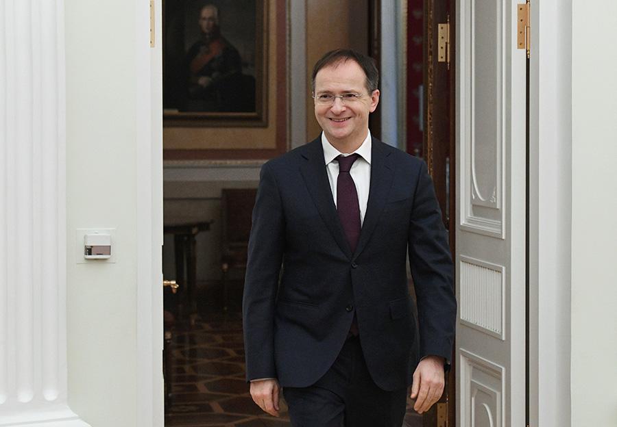 Бывший министр культуры РФ, помощник президента Владимир Мединский перед началом встречи президента России Владимира Путина с ушедшими в отставку членами правительства Российской Федерации, 29 января 2020 года