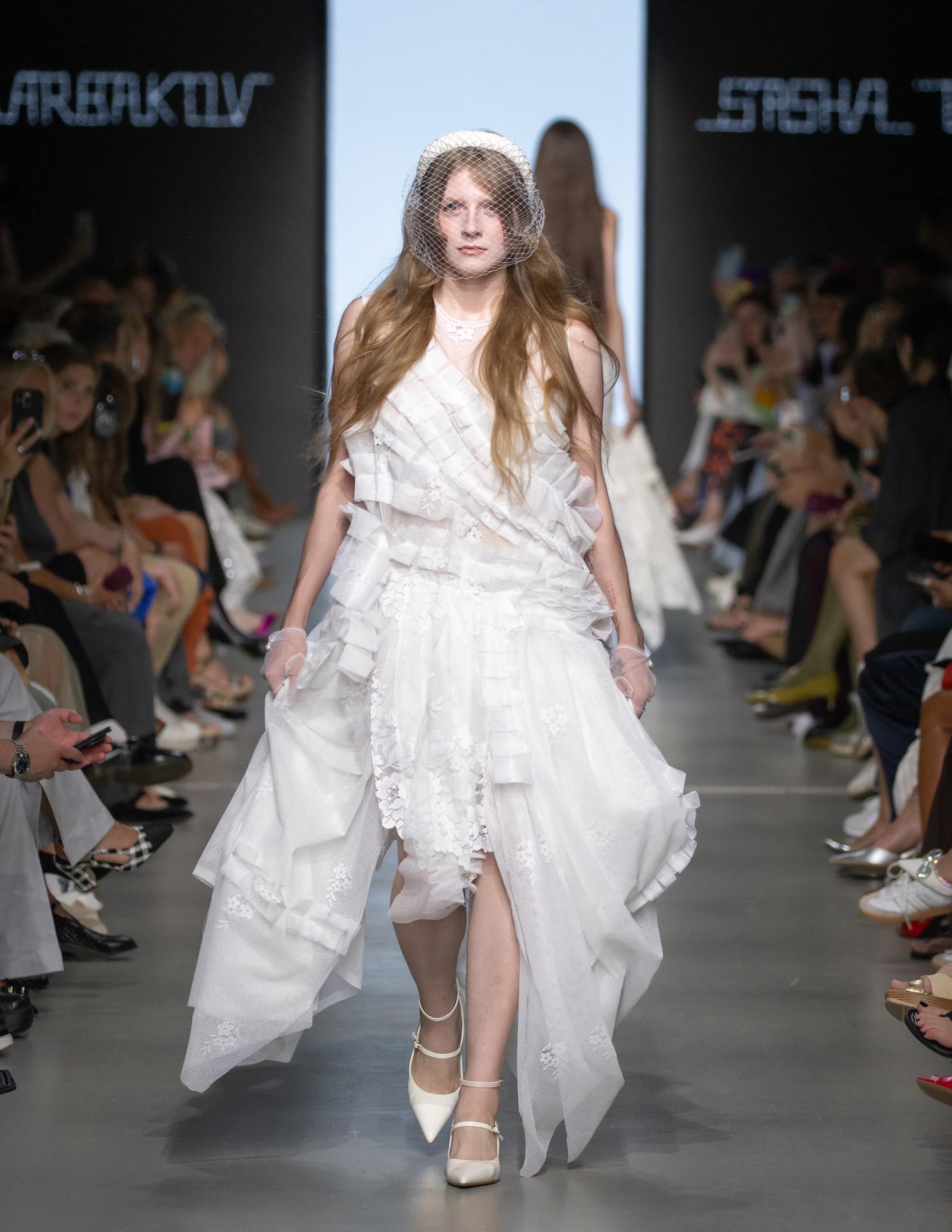 Показ коллекции «Цветут сады в душе» в рамках пятой Московской недели моды