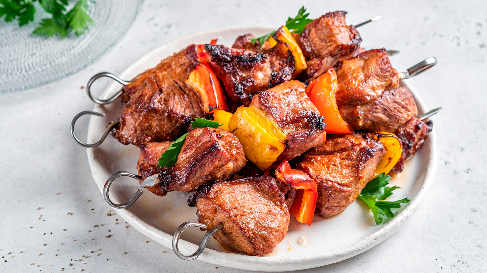 Названа суточная норма шашлыка из красного мяса. Проверьте себя