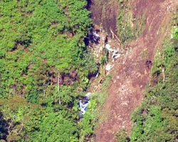 Спасатели обнаружили первые тела погибших на SSJ-100 в Индонезии
