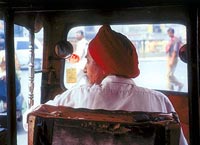 Пятнадцать процентов водителей общественного транспорта в Индии провалили экзамен по вождению
