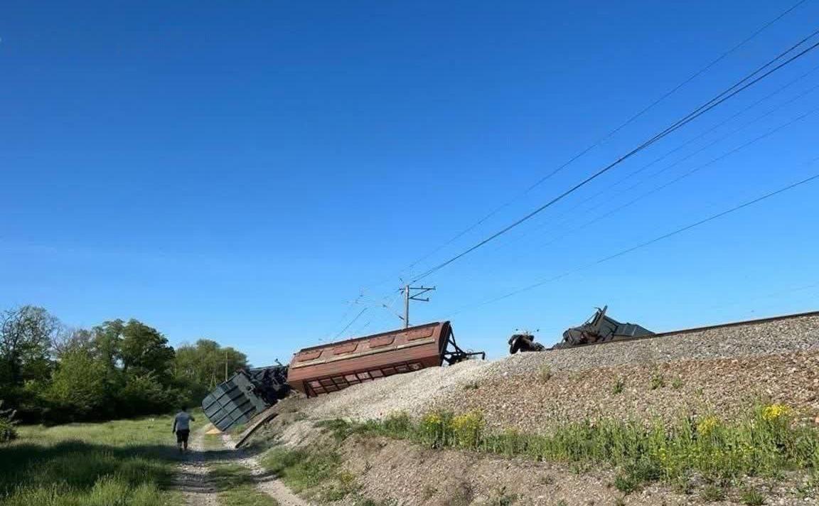 Причиной схода поезда в Крыму назвали вмешательство посторонних лиц