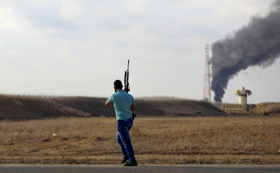 Yasser Qudih / Reuters