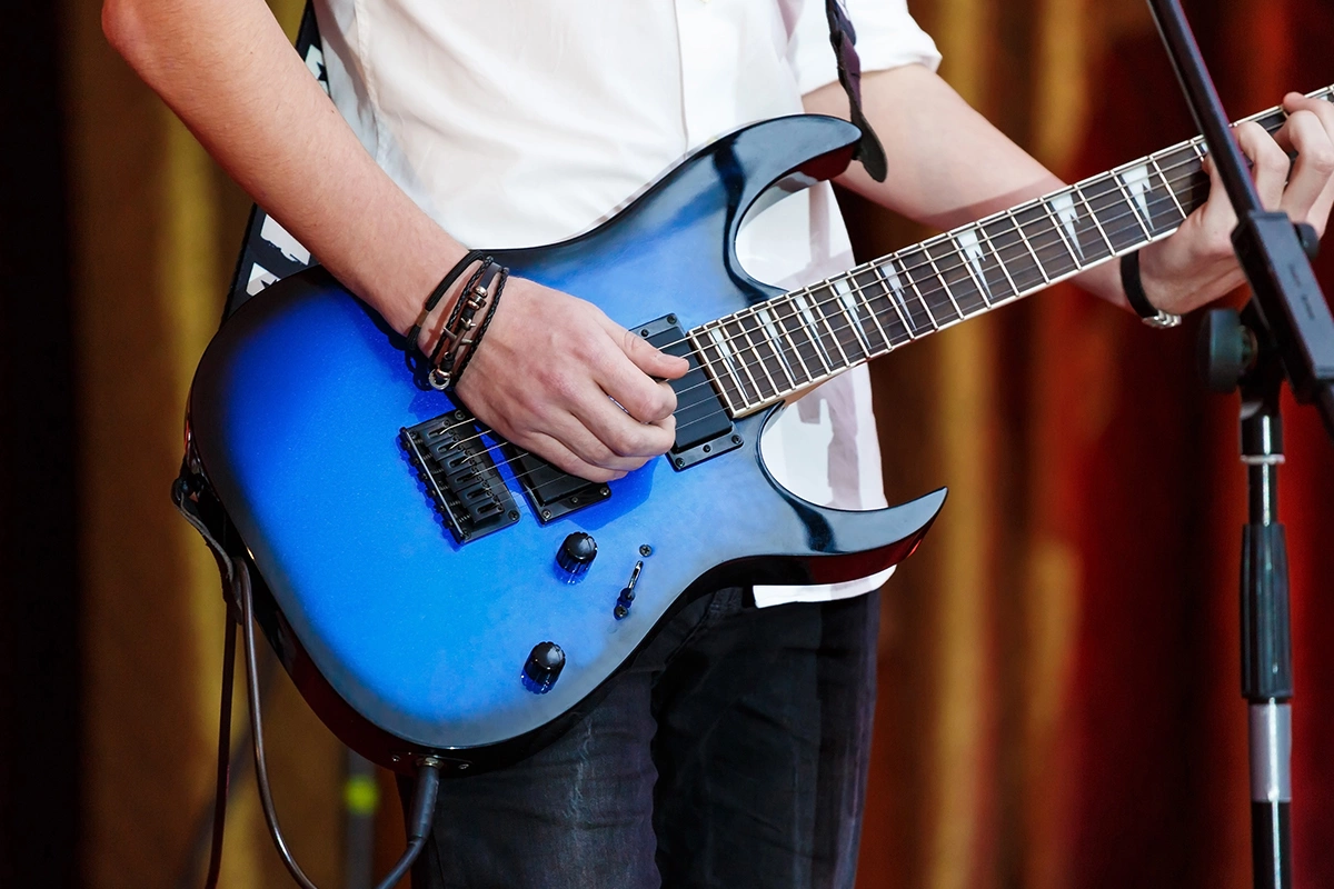 Этот жанр сочетает в себе особенности оперы, мюзикла и современной поп- и рок-культуры