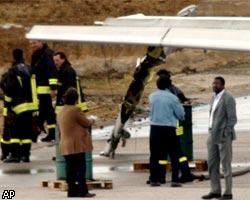 В Италии самолет врезался в пассажирский автобус