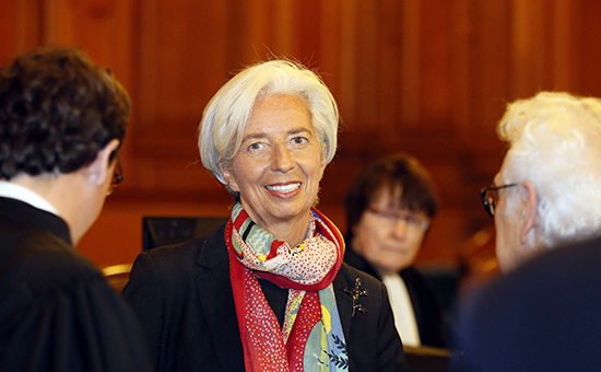 Глава МВФ Кристин Лагард по прибытии на заседание суда в Париже


