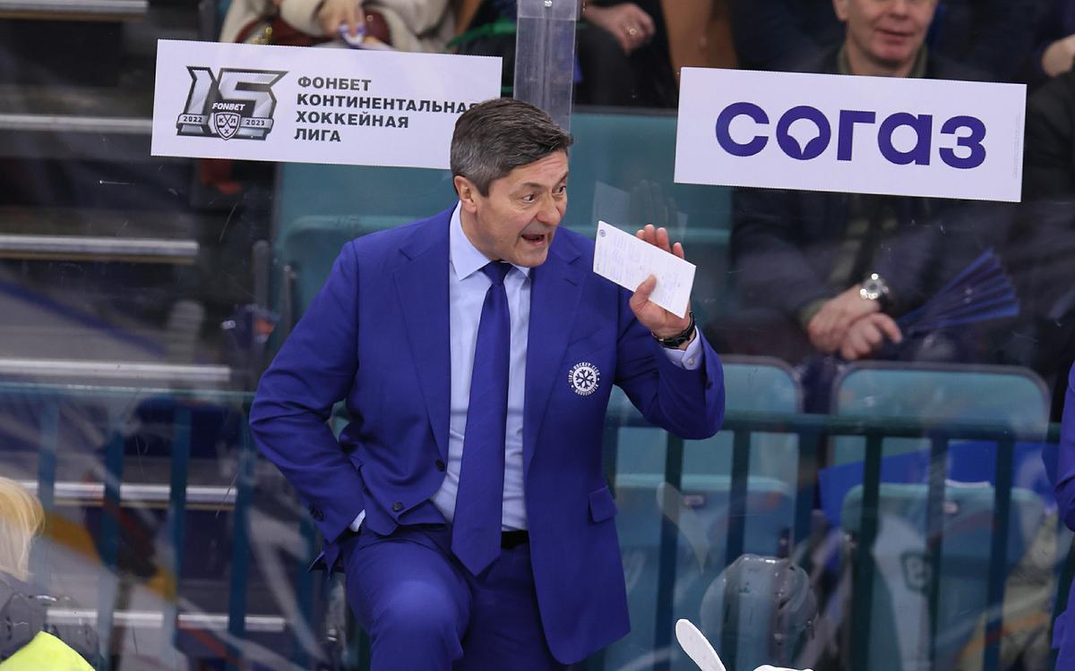 Второй за день клуб КХЛ объявил о перестановках на посту главного тренера