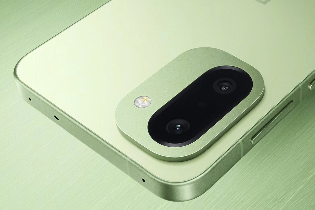 OnePlus Ace 6T зеленом (Phantom Green) цвете