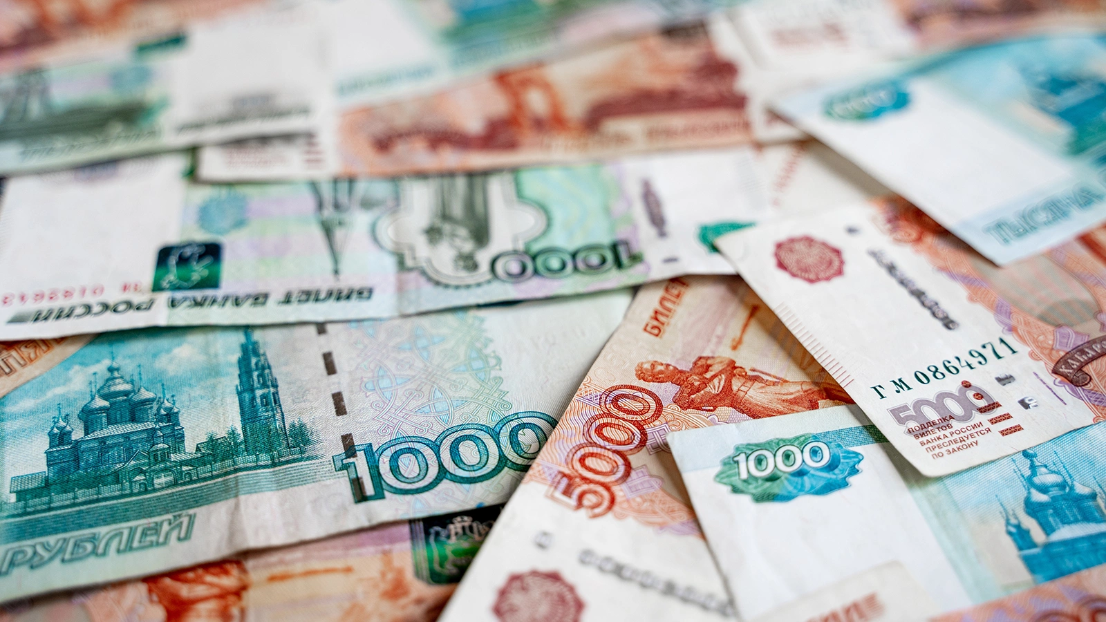 Эти банкноты чаще всего подделывают мошенники. Объяснили в ЦБ