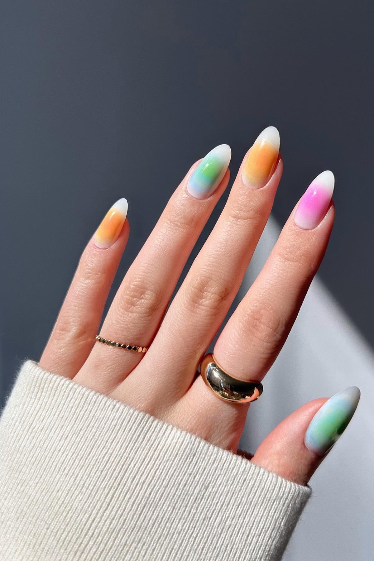 В случае с длинными ногтями всегда пригодится дополнительное укрепление