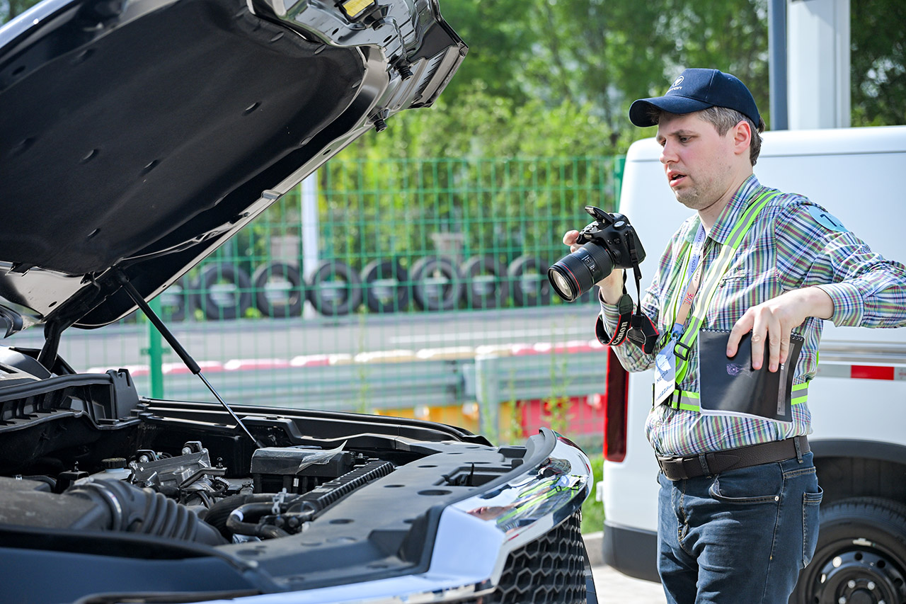 Корреспондент Autonews за работой