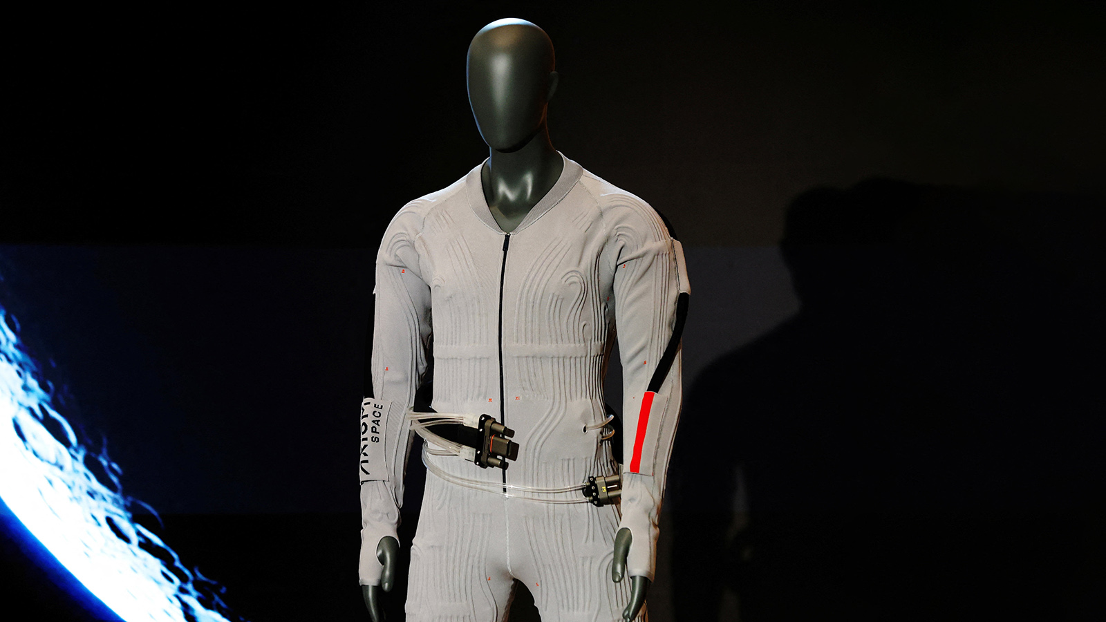 Охлаждающее и вентилируемое белье, разработанное Prada и Axiom Space