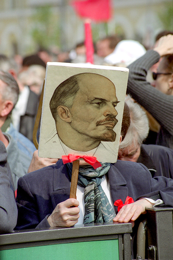 2002&nbsp;год. Первомайская демонстрация на&nbsp;Театральной площади в&nbsp;Москве

