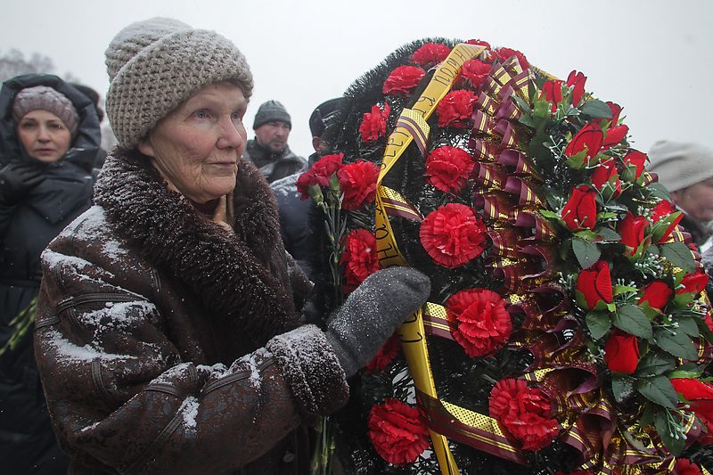 Траурная церемония возложения венков и цветов на Пискаревском мемориальном кладбище