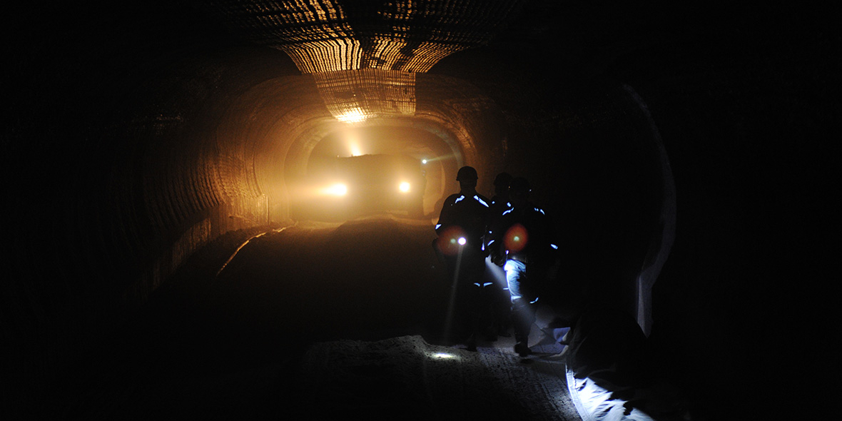 Из шахты «Уралкалия» решили эвакуировать 200 горняков из-за задымления