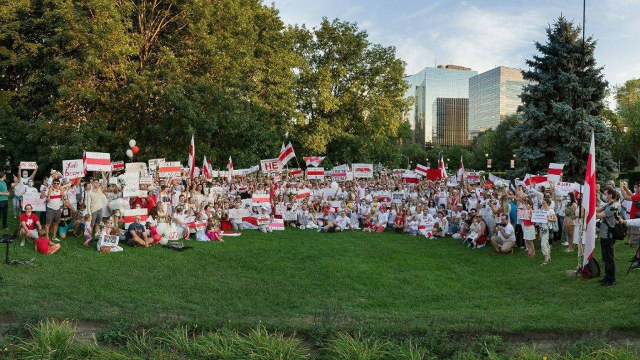 Акция в поддержку белорусов в Торонто