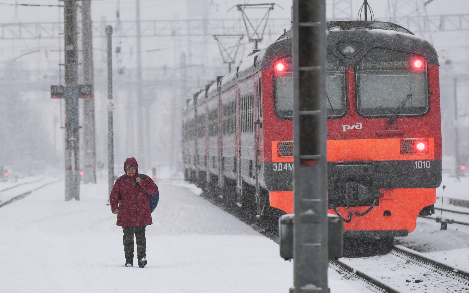 Роспотребнадзор напомнил о COVID-тесте для прибывающих в Россию поездом