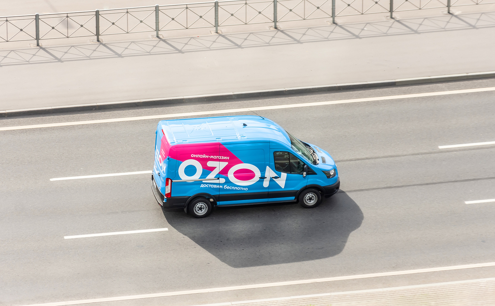 Озон заказать автомобиль. OZON машина. OZON Fresh машина. Озон экспресс машина. OZON машина доставки.