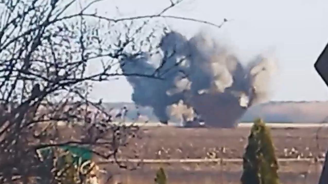 В Белоруссии уничтожили боевую часть упавшей ракеты. Видео
