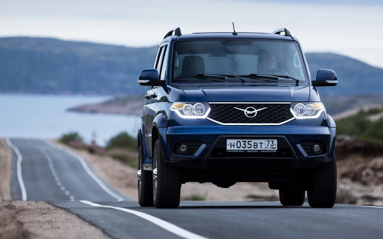 2014 год. Рестайлинг. В числе обновок: радиаторная решетка, светодиодные ДХО, крепление бамперов к кузову (а не к раме), сиденья, приборы, мультимедиа с навигатором, ГУР ZF и новая АБС Bosch