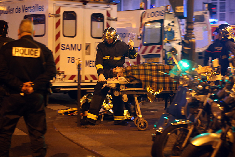 Теракты в париже в 2015 году. Теракты в Париже 13 ноября 2015 года. 13 Ноября 2015 Франция теракт Bataclan.