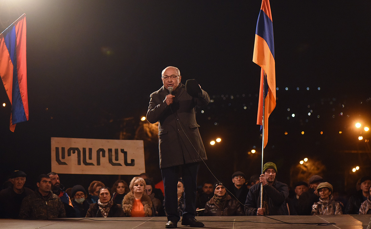 Вазген Манукян на акции протеста оппозиции