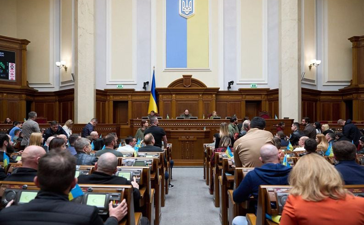 Верховная рада приняла законопроект о запрете «пророссийских» партий"/>














