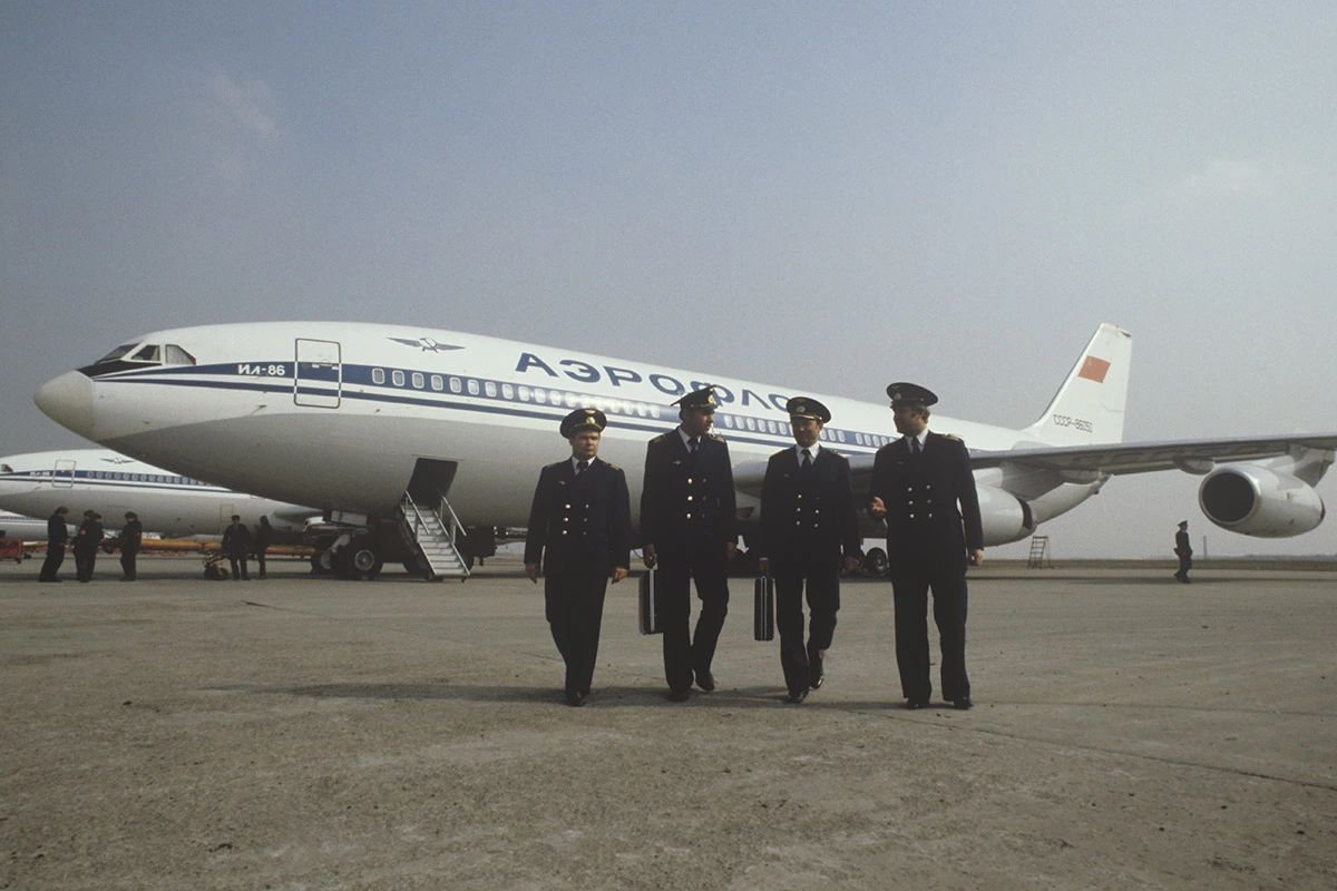 <p>Экипаж самолета Ил-86 перед вылетом из аэропорта Шереметьево-2</p>
<br />
&nbsp;