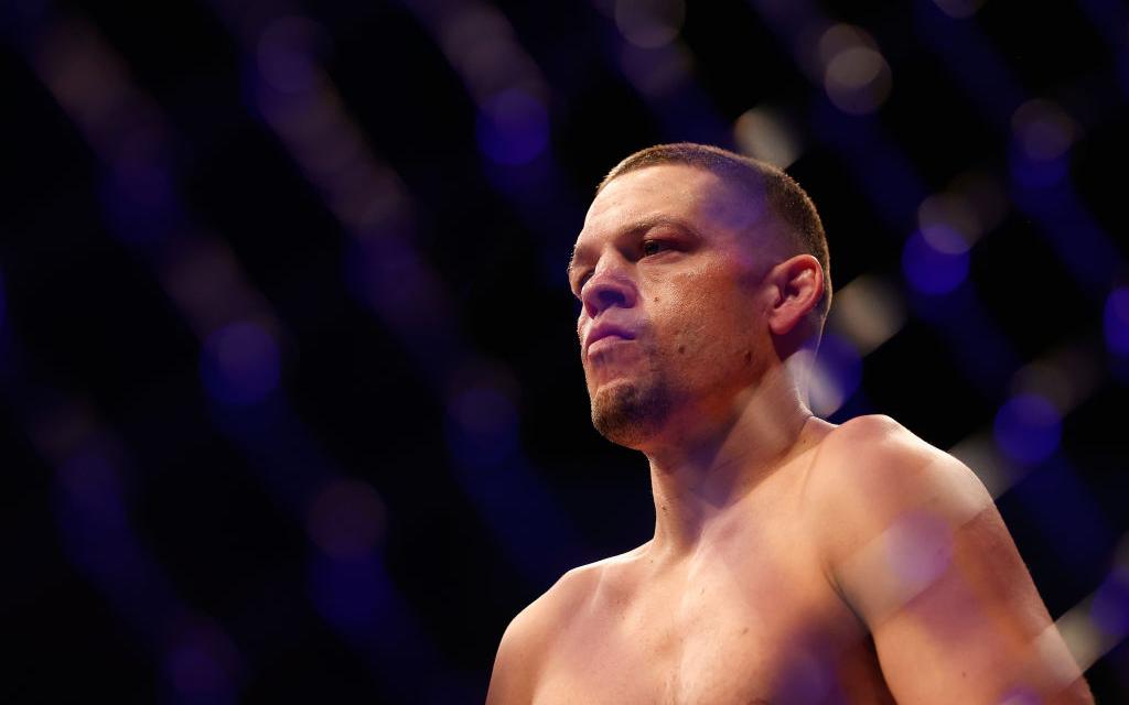 Полиция выдала ордер на арест звезды UFC за участие в уличной драке