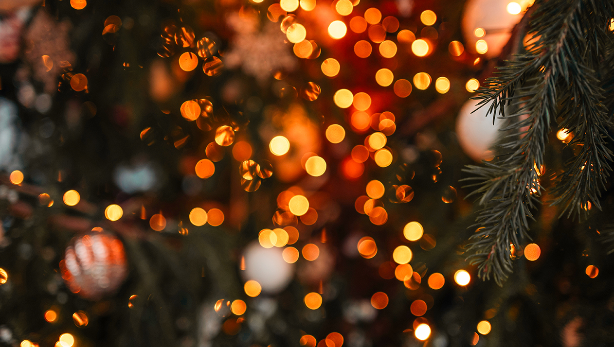 Как российские виноделы украсили свои елки