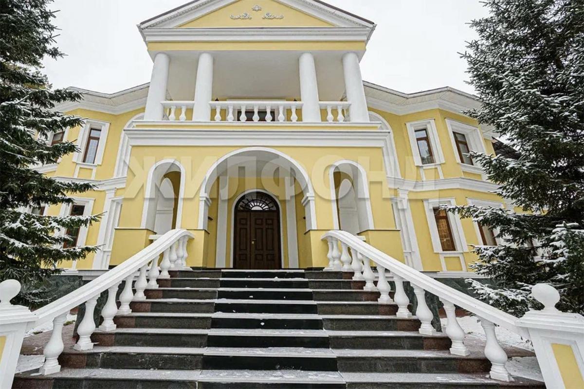 Как выглядят самые дорогие продающиеся в мегаполисах России дома