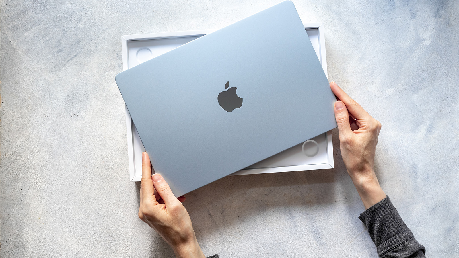 Apple столкнулась с дефицитом MacBook Air. В чем причина