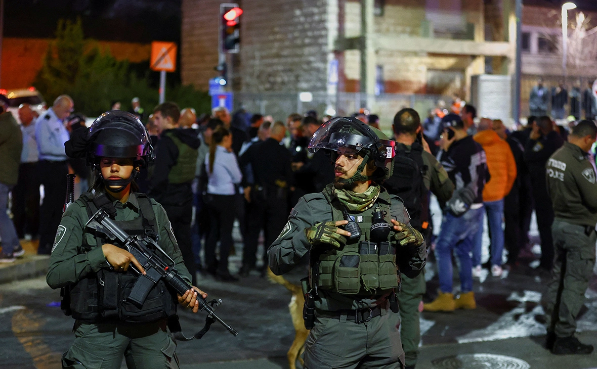 Ronen Zvulunw / Reuters