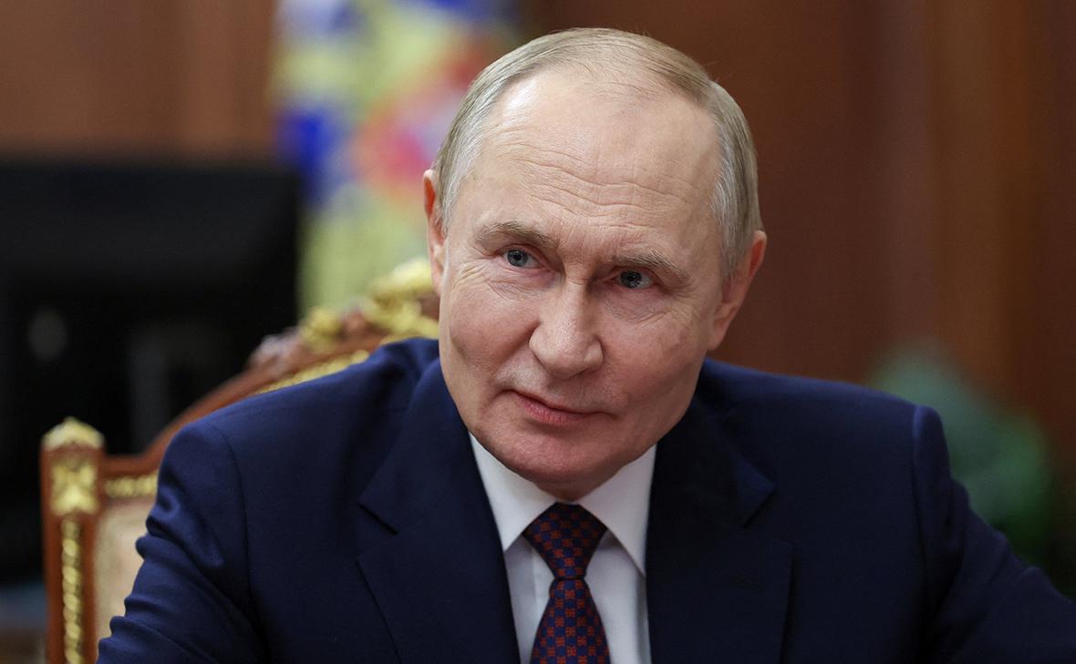 Putin sodeloval pri slovesnosti ob namestitvi reaktorja jedrske elektrarne v Egiptu