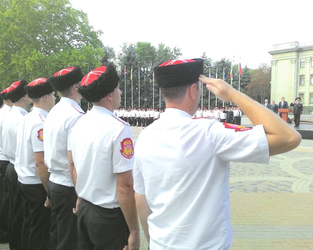 В Краснодаре прошел парад полиции и казаков — РБК