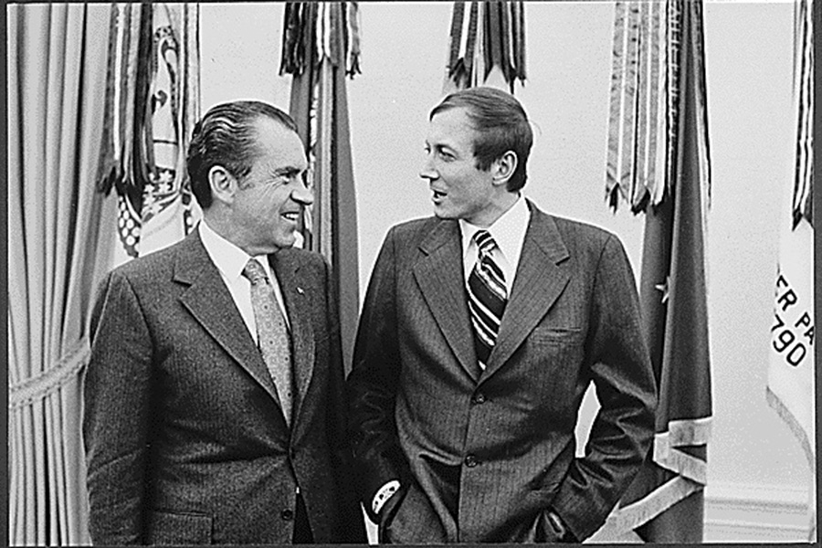 Евтушенко на встрече с президентом США Ричардом Никсоном. 3 февраля 1972 года


