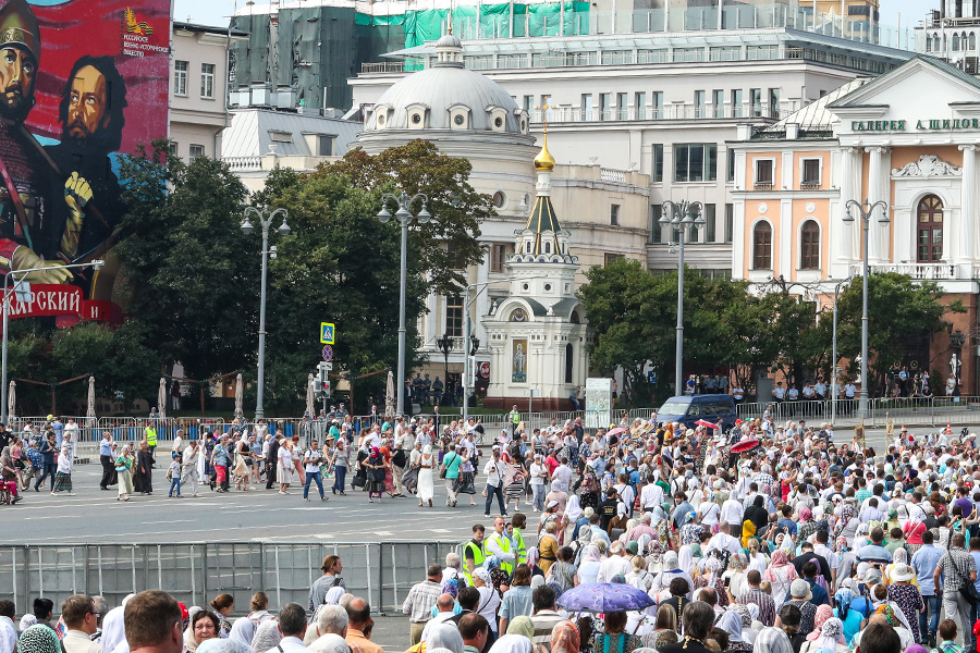 Крестный ход в центре Москвы
