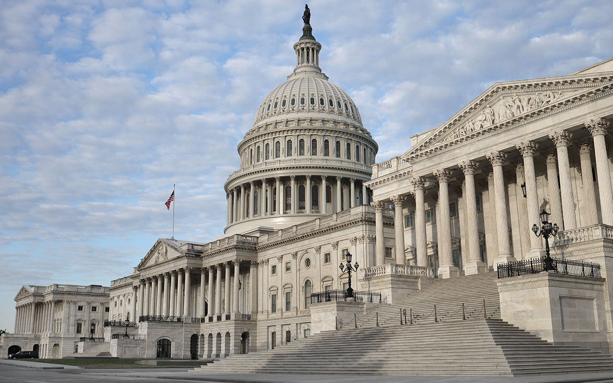 Сенат США отложил голосование по госдолгу из-за позиции республиканцев"/>













