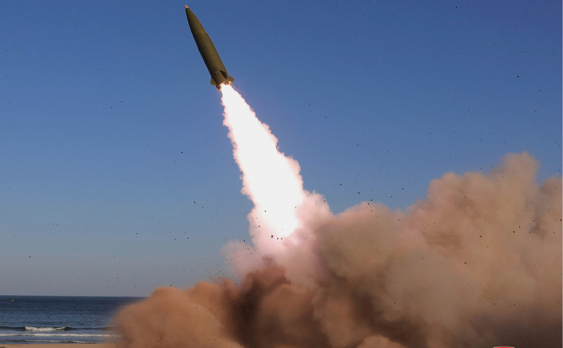 Южная Корея заявила о запуске КНДР двух снарядов в сторону Японского моря"/>













